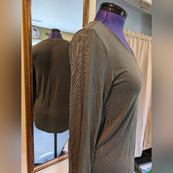 Cable & Gauge Tops - 🍄 Cable & Gauge women's green top